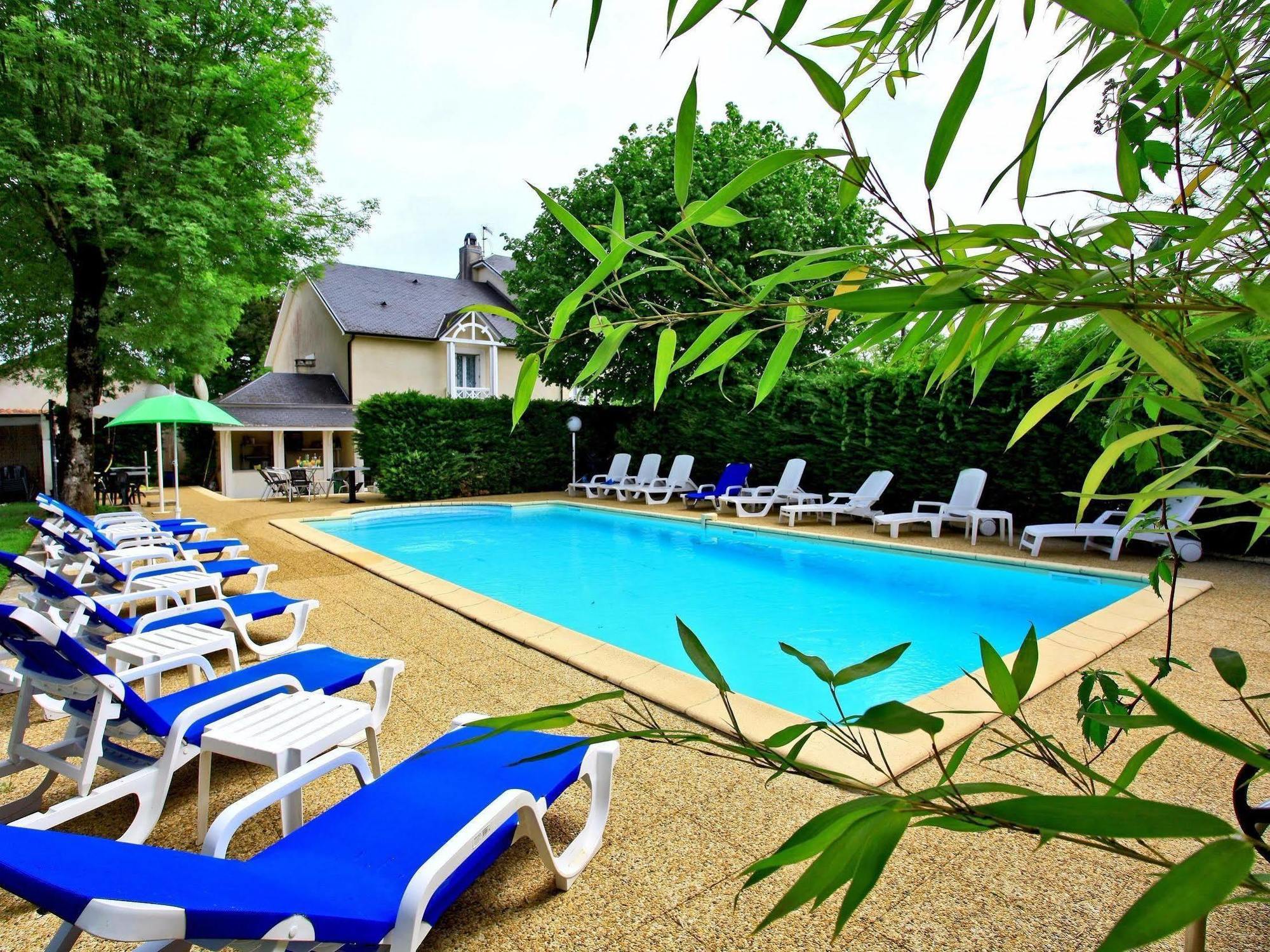 Hotel Restaurant Le Relais Des Gourmands Gramat Kültér fotó